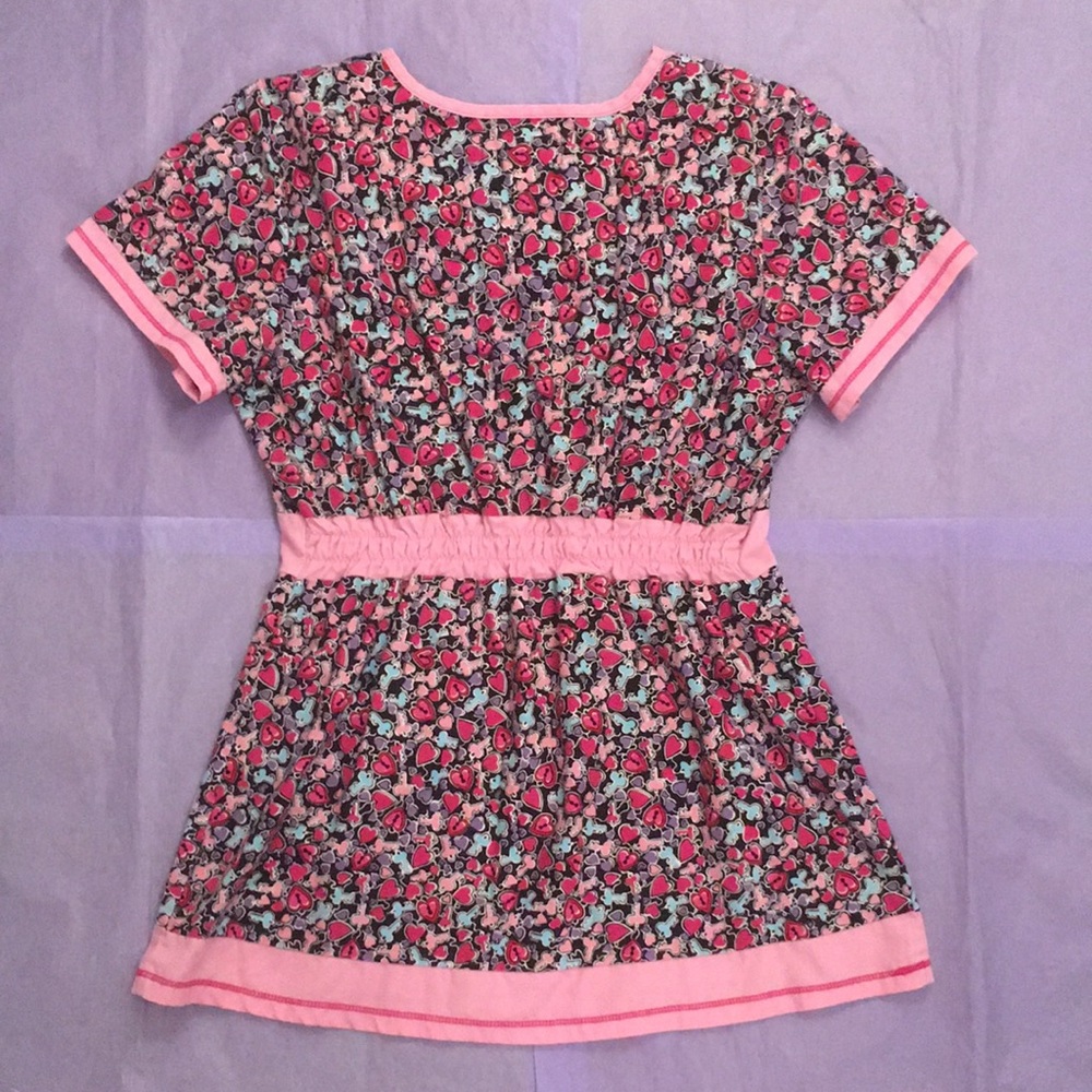 Koi Valentine’s Day Hearts Lockets Keys Scrub Top Size Small - Picture 2 of 2